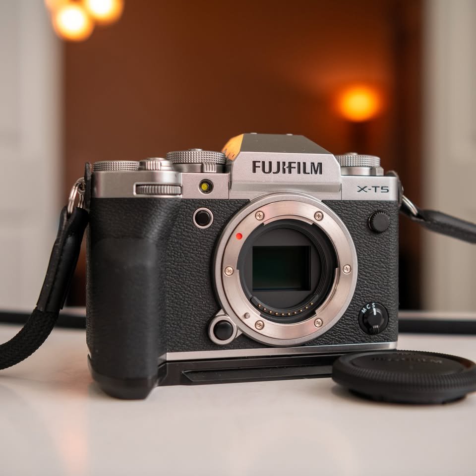 Fujifilm X-T5 Mirrorless Camera - Image 3