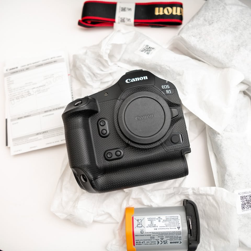 Canon EOS R1 Camera (like new) - Image 4