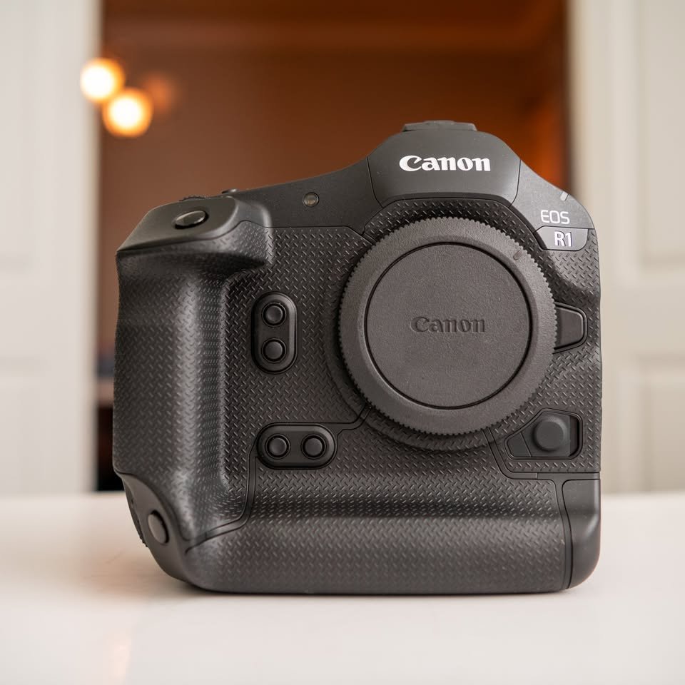 Canon EOS R1 Camera (like new) - Image 5