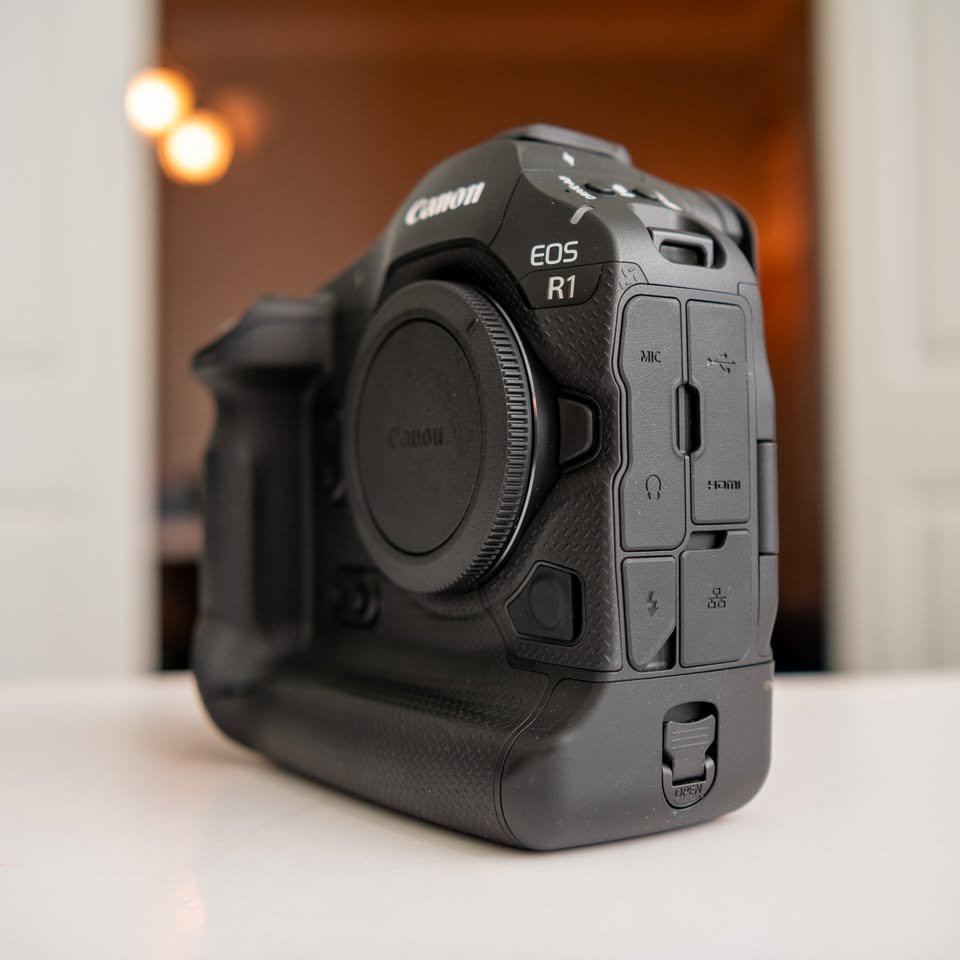 Canon EOS R1 Camera (like new) - Image 6