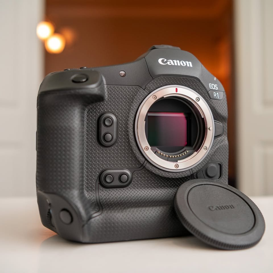 Canon EOS R1 Camera (like new)