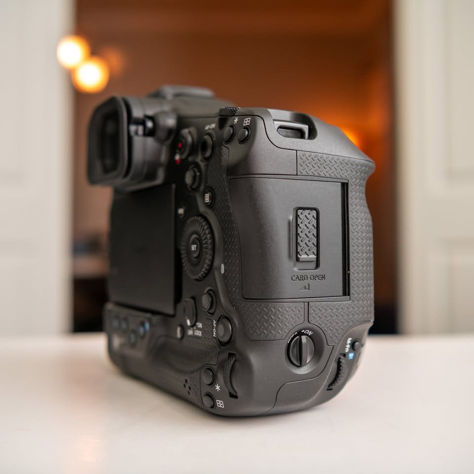Canon EOS R1 Camera (like new) - Image 8