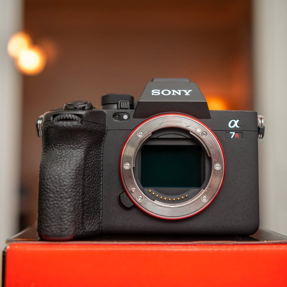 Sony A7R V Camera (low shutter count) - Image 4